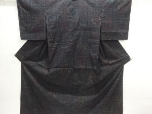 未使用品　仕立て上がり　重要無形文化財　本場結城紬80亀甲花模様織出し着物